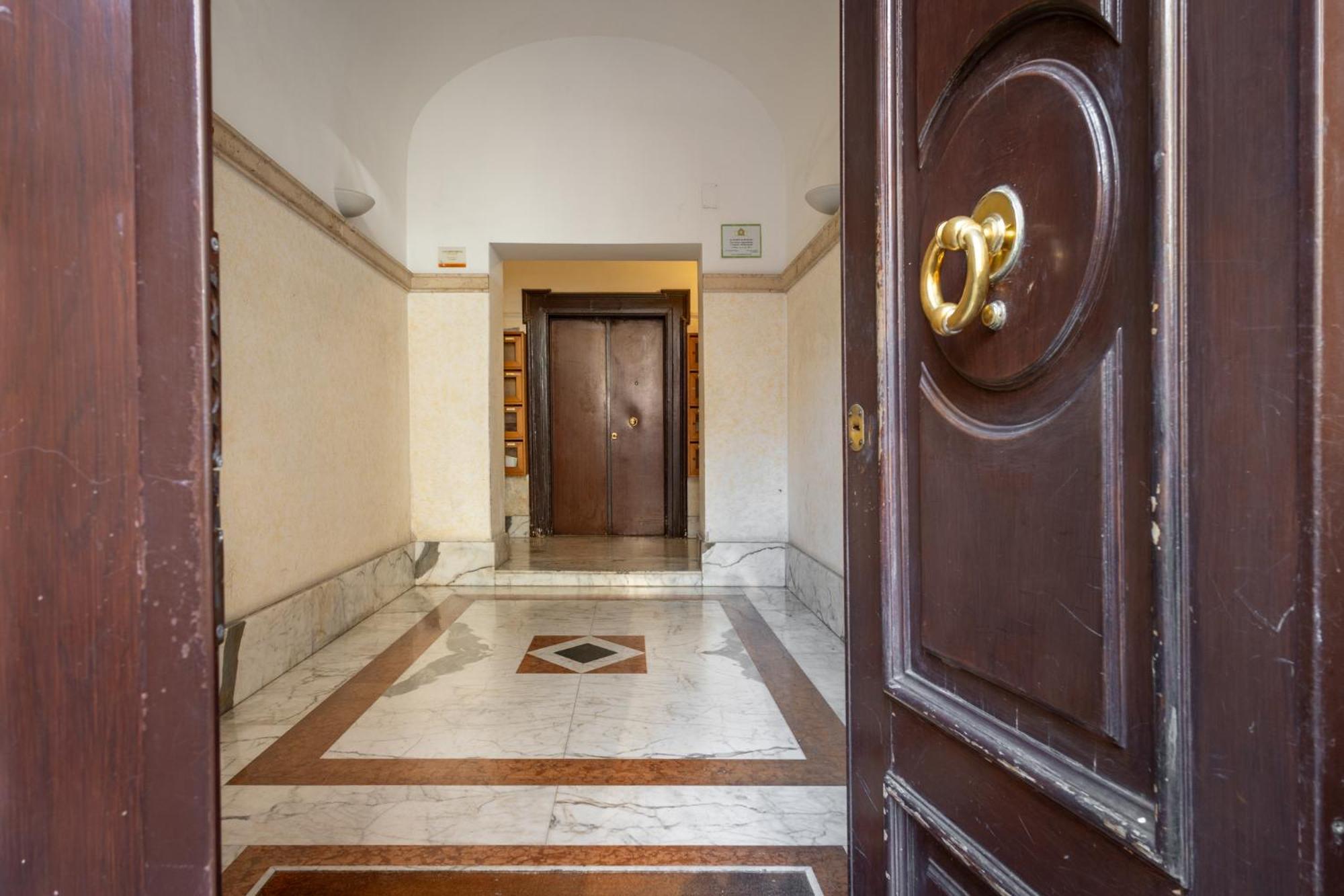 Your Elegant Loft At Termini Station Рим Экстерьер фото