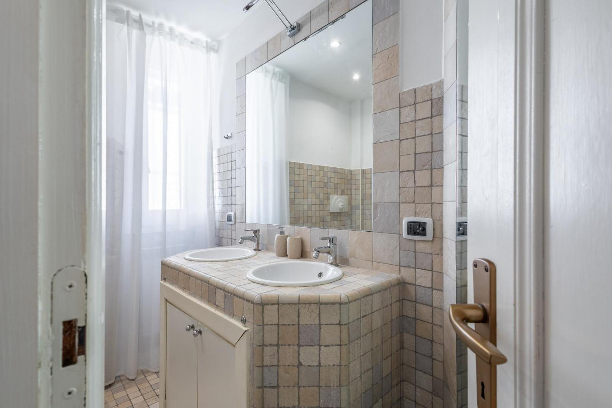 Your Elegant Loft At Termini Station Рим Экстерьер фото