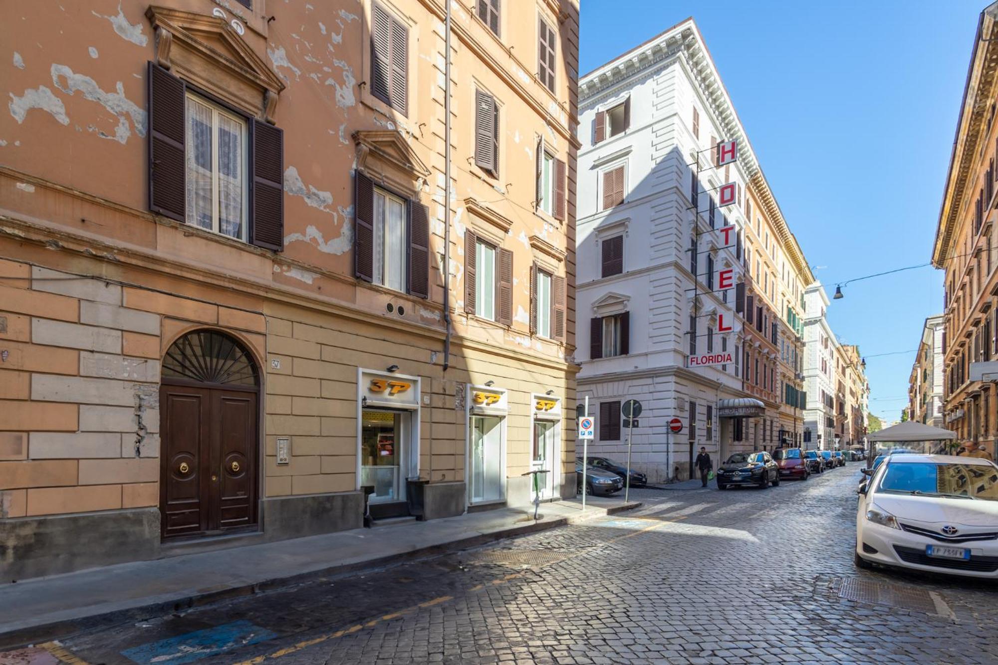 Your Elegant Loft At Termini Station Рим Экстерьер фото
